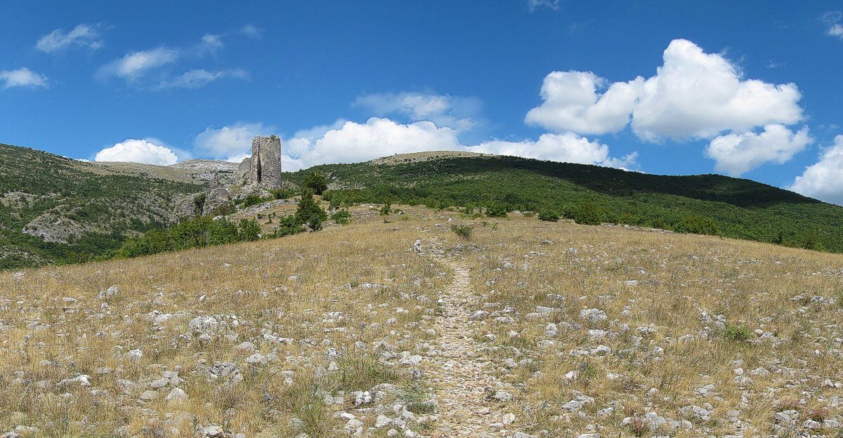 View of Stari Grad, the ruined castle near Glavaš.