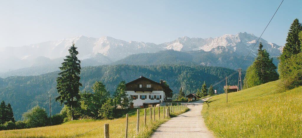 Approaching the Partnach Alm.