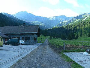 Early morning approach to Valüna.. Valüna.